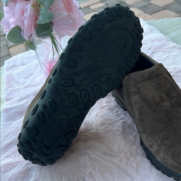 Brown Suede Slip-On Loafers with Durable Rubber Sole b66